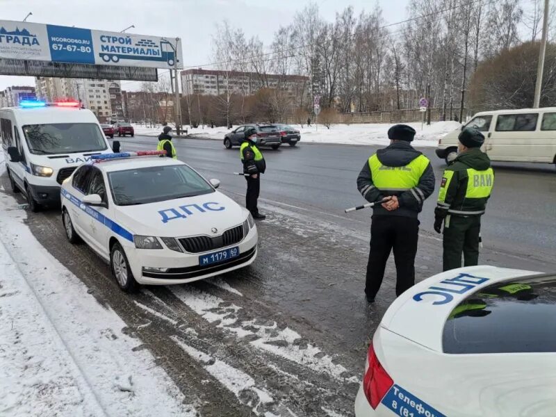 ДПС Псков. Гаишники Пскова. Сотрудники ГИБДД Псковской области. Городское ГИБДД Псков.