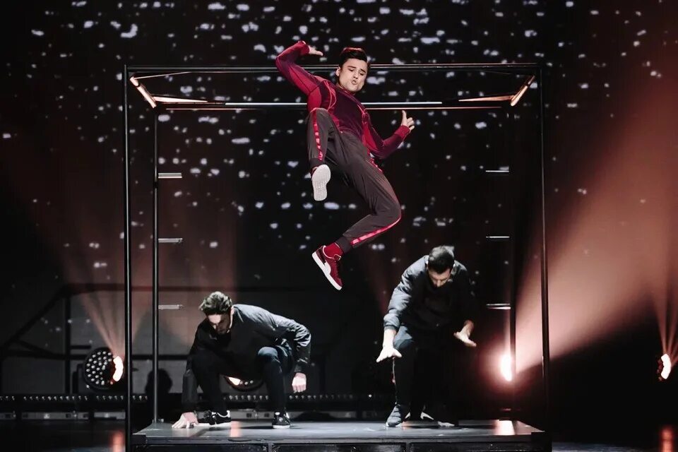 Six dance
