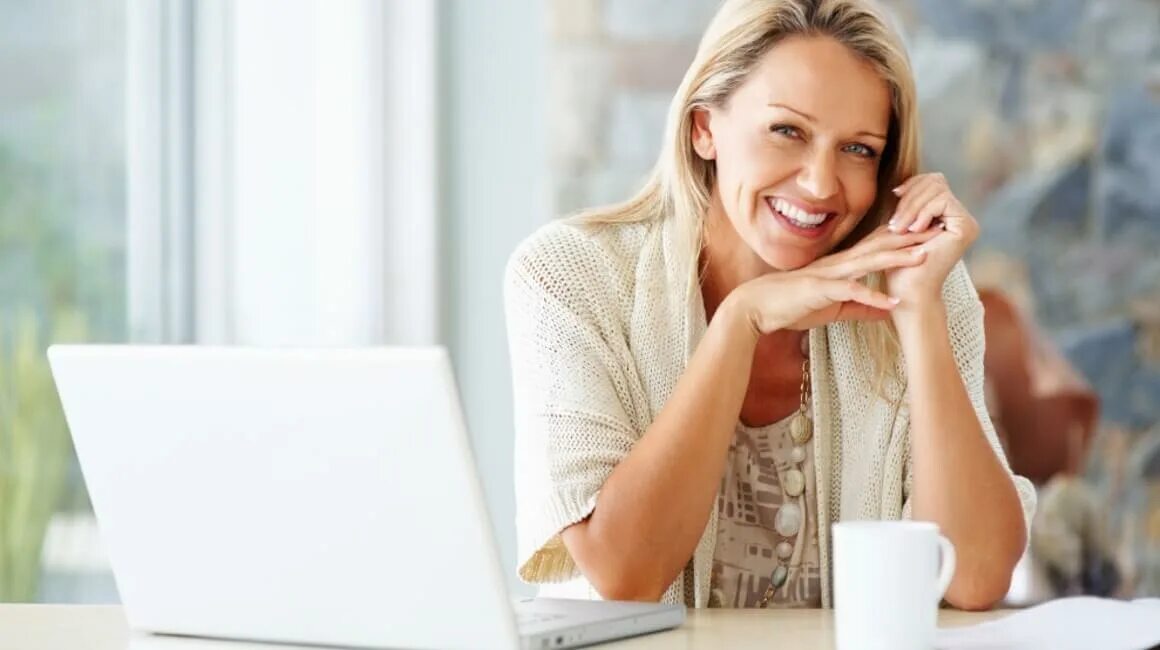 Карьера после 40. Современная женщина. Успешная женщина 40 +. Женщины 40+. Довольная женщина.