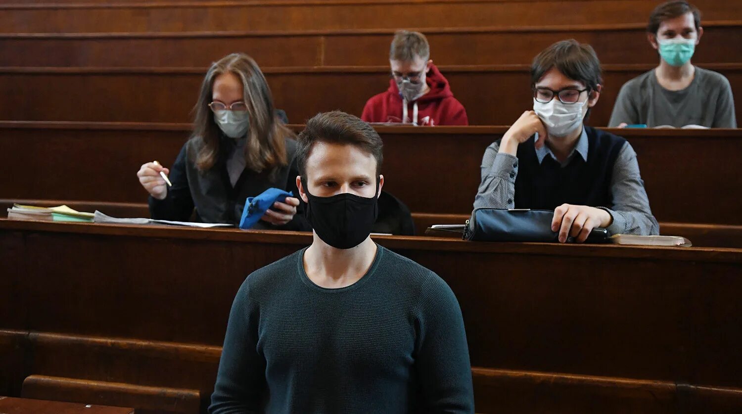 Студенты в вузе. Герои студенты черемховского педагогического колледжа. Студенты в феврале. Студенты в вузе. Квест для подростков на улице зимой.