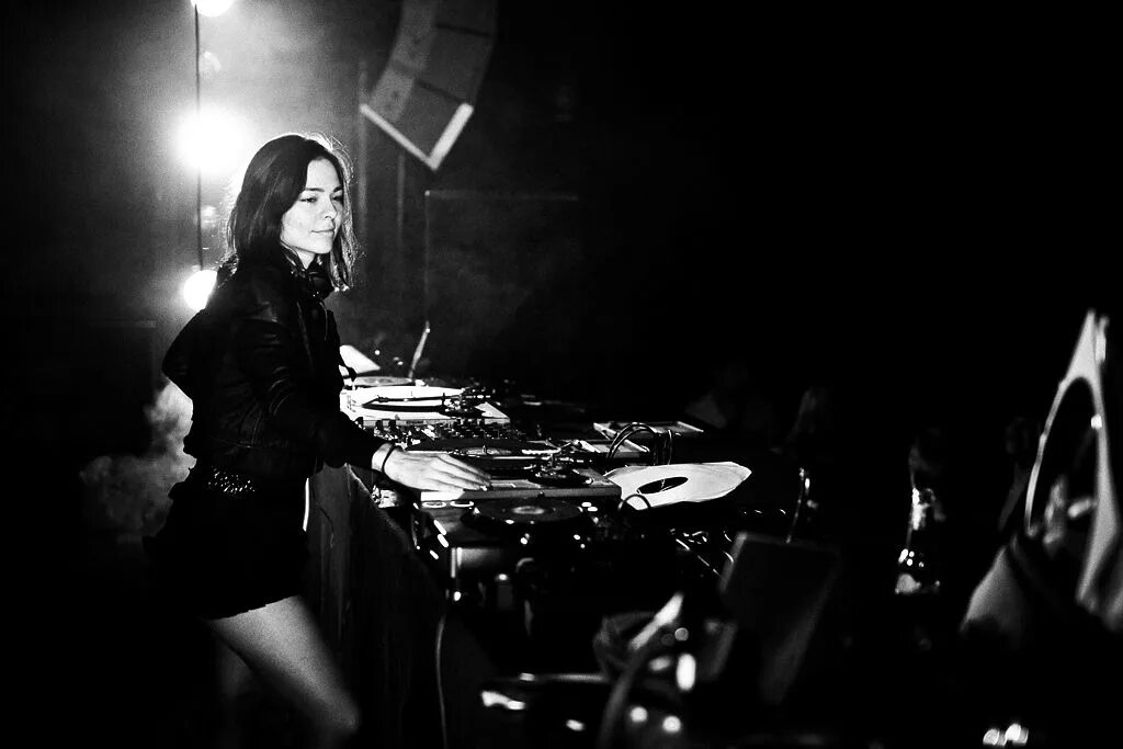 Наташа кравиц самара. Nina Kraviz. DJ Nina Kraviz.