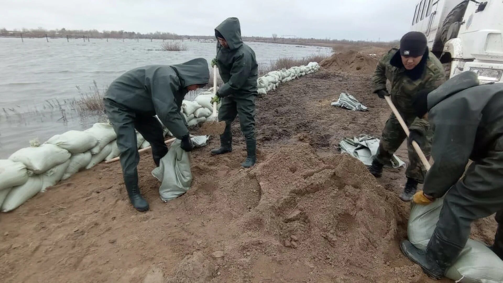 Паводки западно казахстанская область. Наводнение в казахстане 2024. Паводки в казахстане. Противопаводковые мероприятия. Паводки западно казахстанская область.