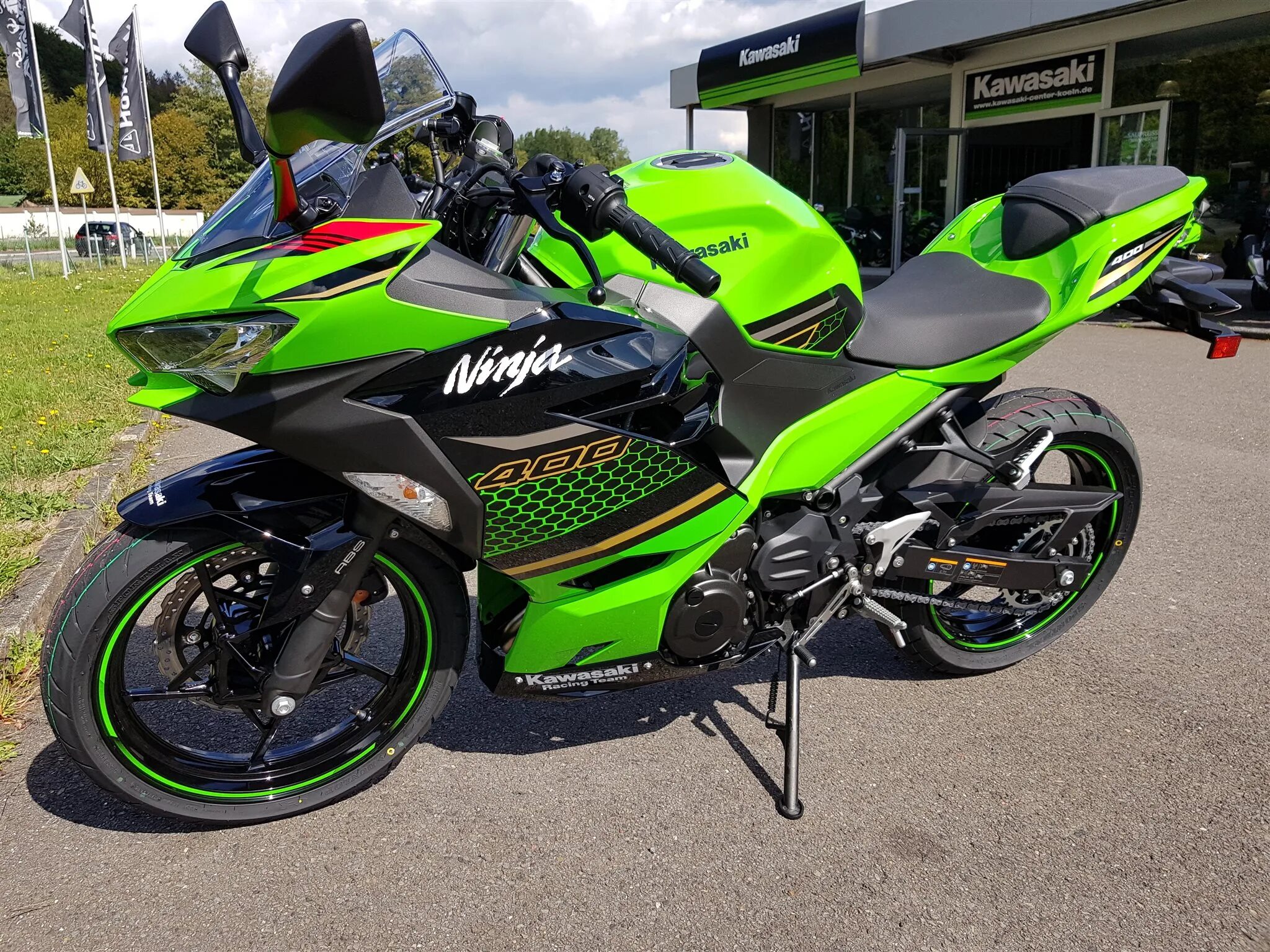 Кавасаки 400 характеристика. Кавасаки ниндзя 400. мотоцикл kawasaki ninja 400. kawasaki ninja 300. kawasaki ninja 400 2025.