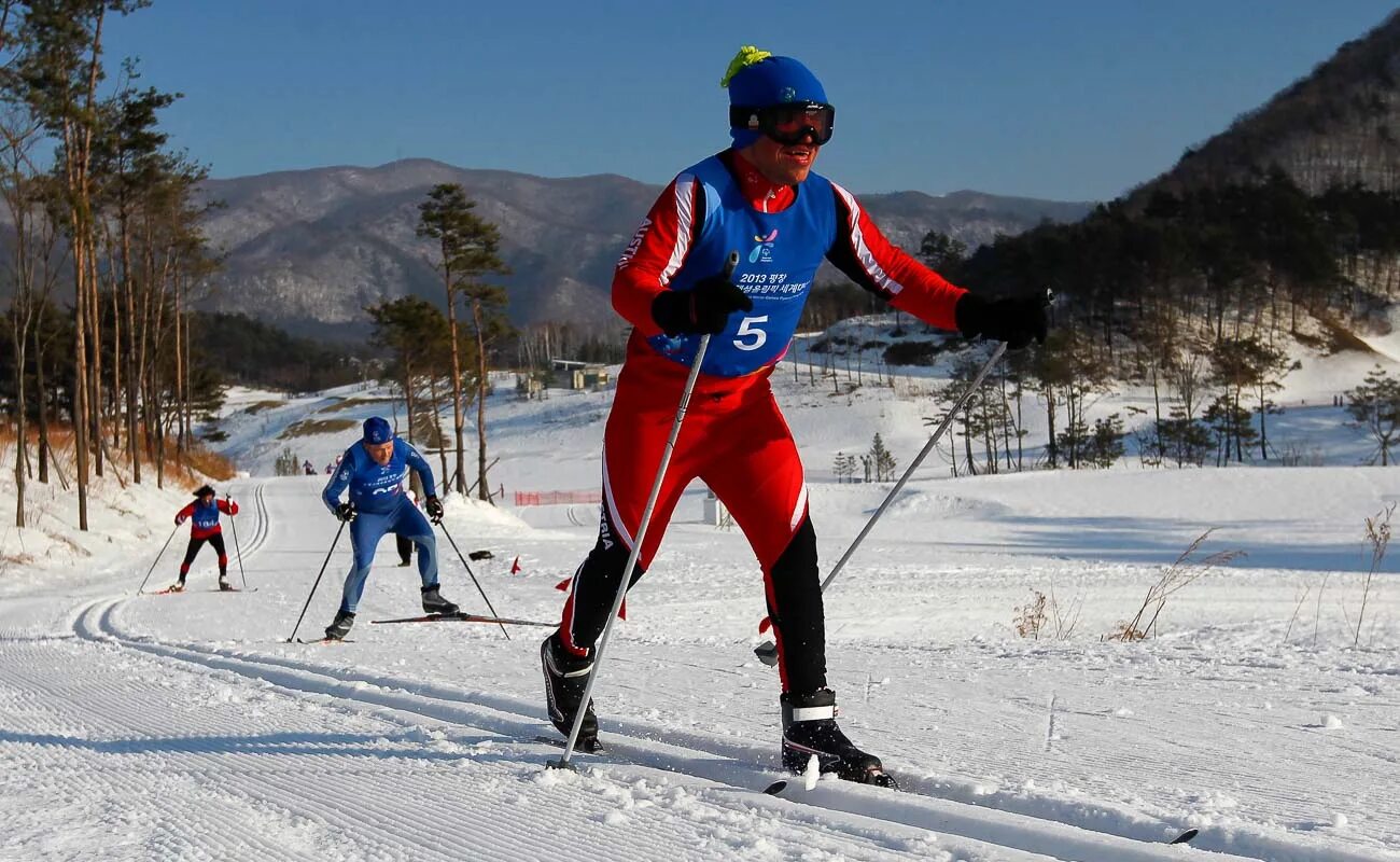 Кросс Кантри скиинг. Лыжник. Лыжные соревнования. Лыжи спорт. How to ski