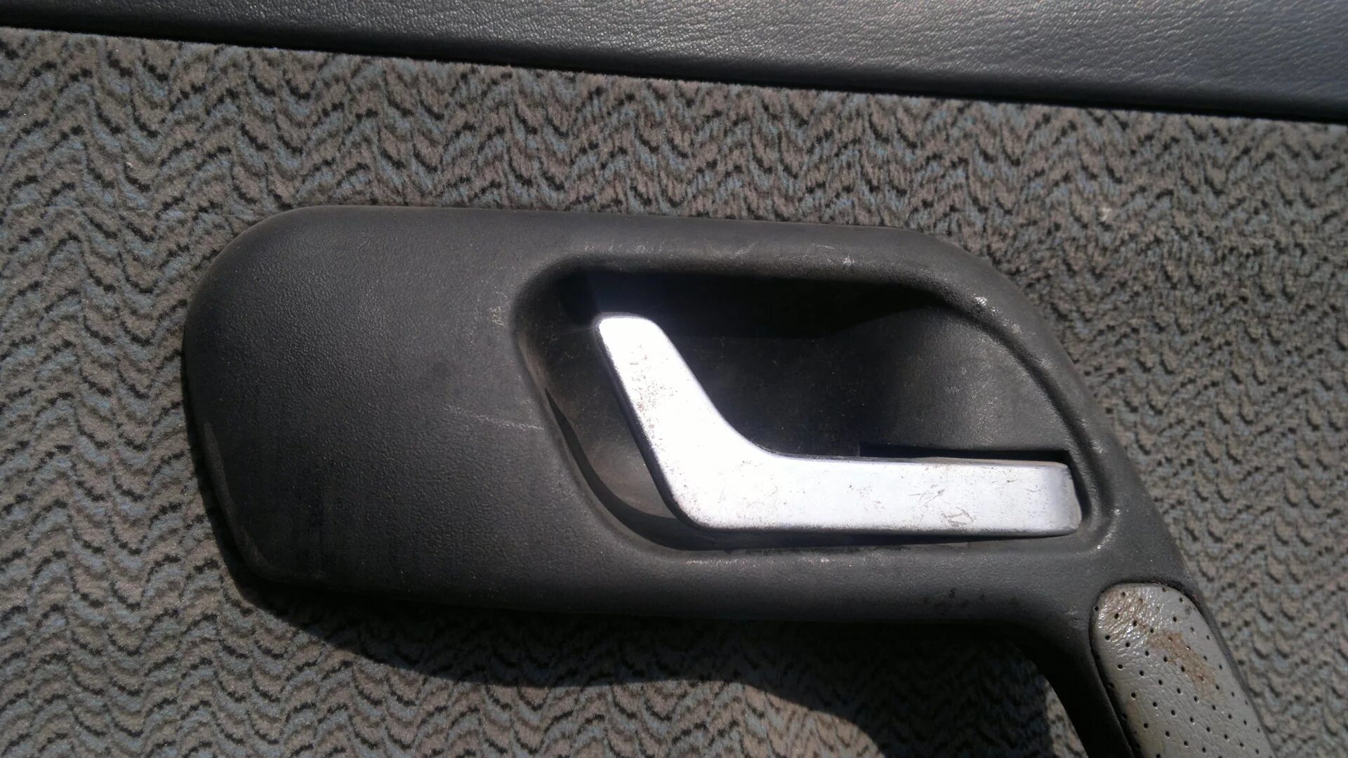 ручка двери renault duster внутренняя левая хром, asam, 55834. ручка двери внутренняя левая renault duster 2020. ручки рено дастер левая хром. ручка открывания дверей дастер. ручка открывания дверей дастер.