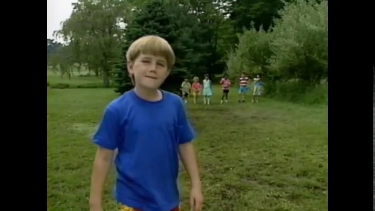 Wait a little. Kazoo kid fun fun. wait a minute meme. kazoo kid на прозрачном фоне. малой с казу.