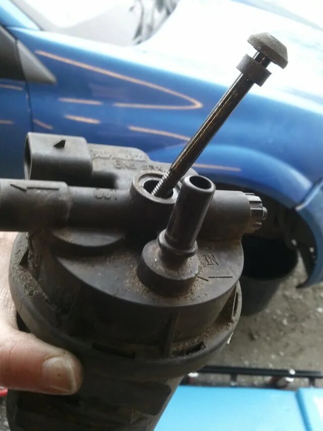 5. Замена топливного фильтра меган дизель. Топливный фильтр меган 3 дизель 1. Топливный фильтр рено меган 2 дизель. 5.