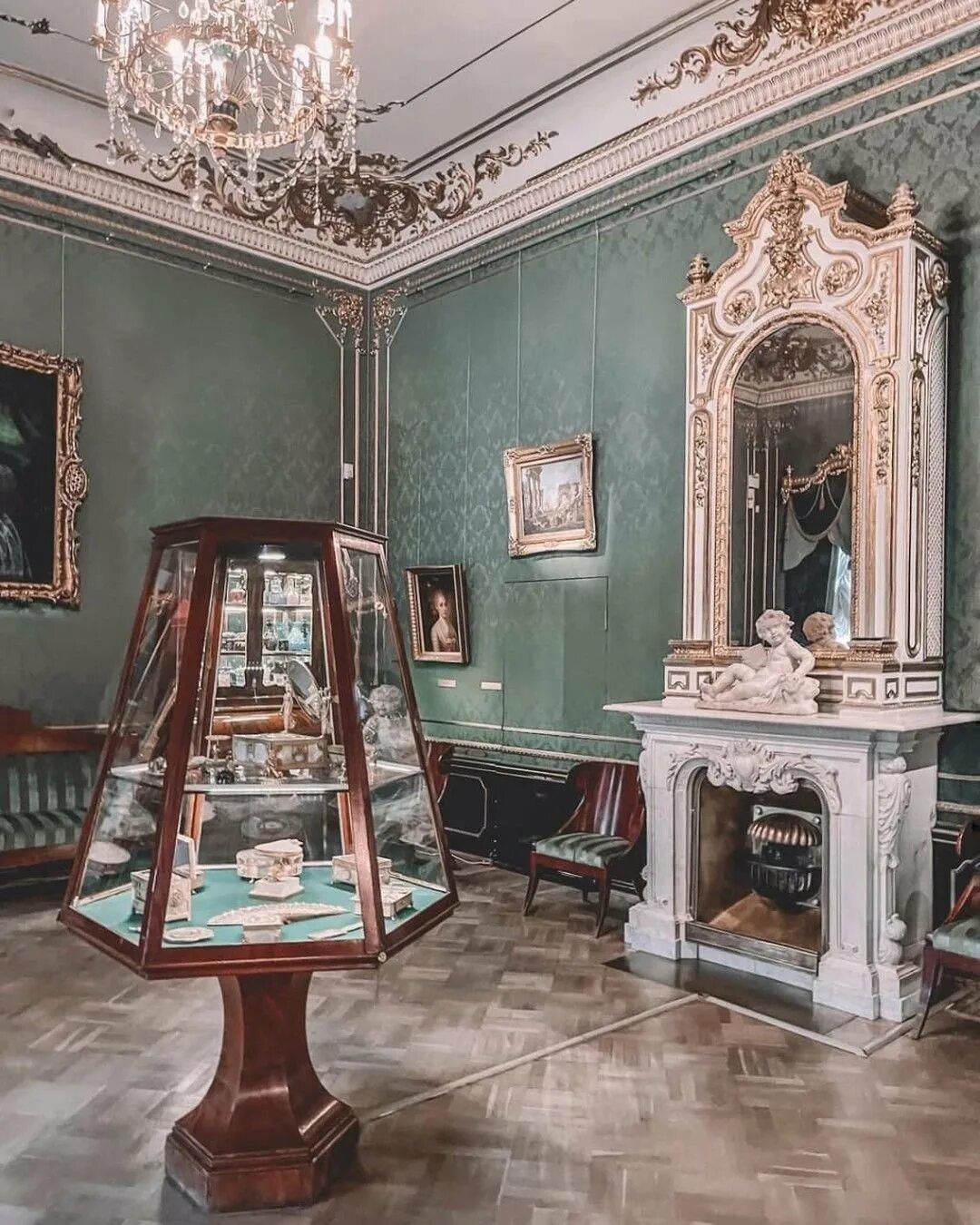 Шереметьевский дворец отзывы. Питер шереметьевский дворец музей. Шереметевский дворец интерьеры. Шереметьевский дворец санкт-петербург концертный зал. Шереметевский дворец интерьеры.