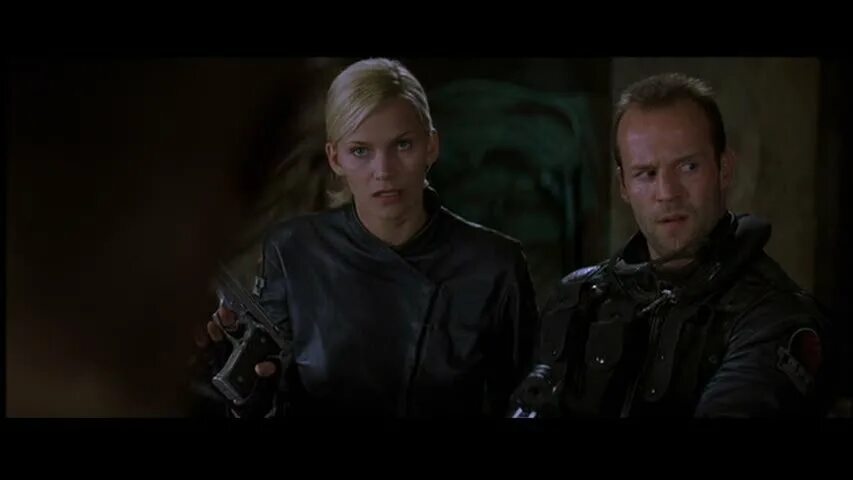 Призраки марса. Призраки Марса фильм 2001. Ghosts of Mars 2001 Jason Statham. Призраки Марса призрак.