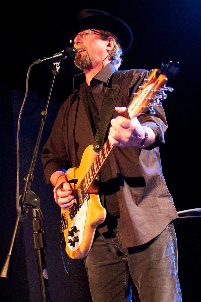 Roger википедия. Роджер макгуинн. roger mcguinn роджер макгуинн. roger mcguinn фото. roger mcguinn glasses.