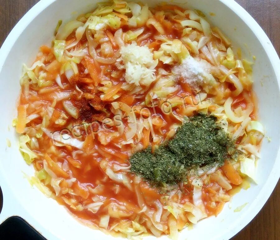 Тушим капусту на сковороде без мяса