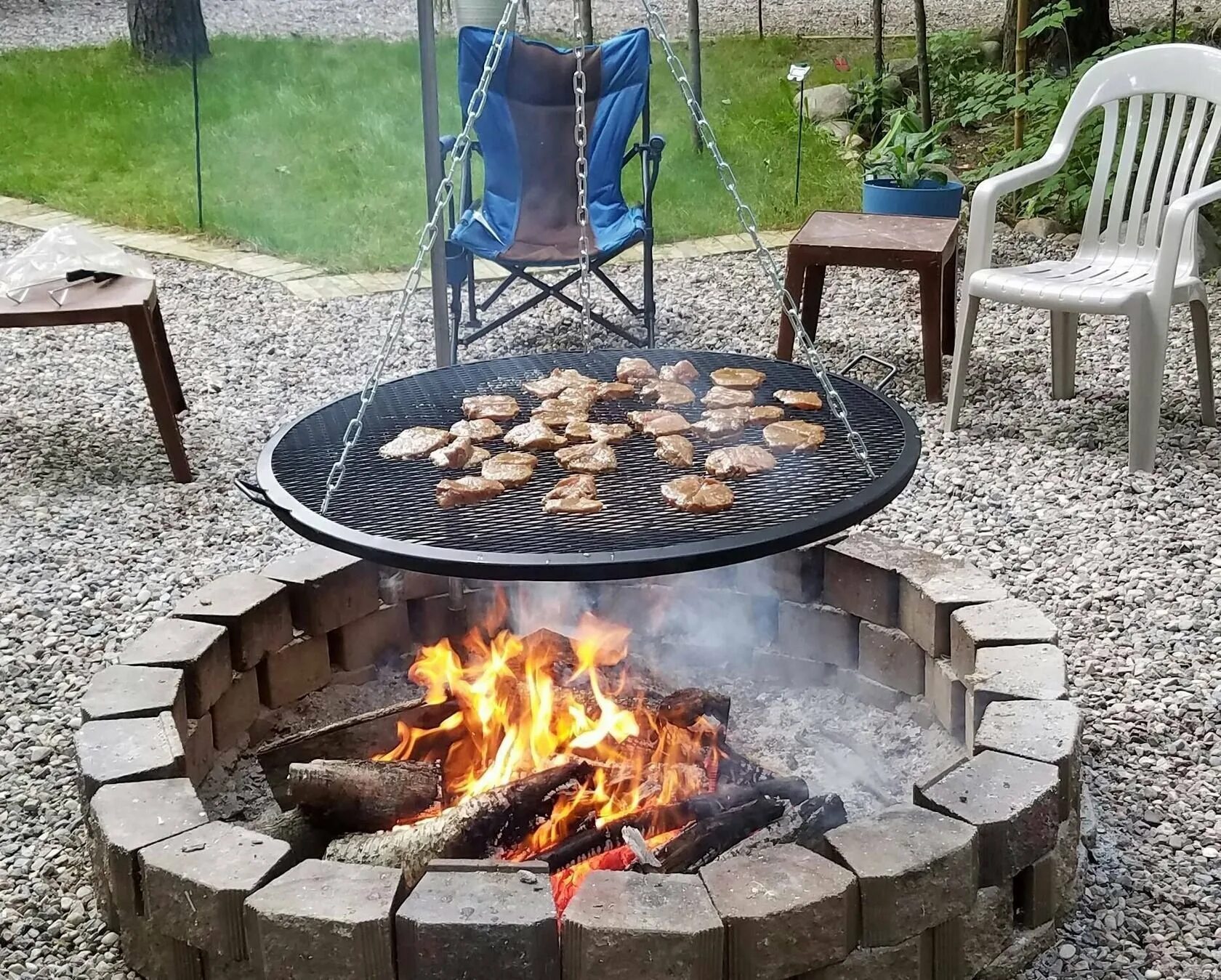 Место для костра на даче. Уличный камин-кострище Sams Club (90739). Кострище Patio Roca. Чаша для костра Firewood gf-01. Очаг-кострище барбекю.