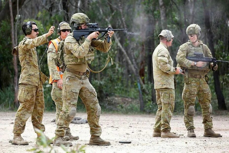Национальное оружие австралии. Австралийское вооружение. Австралийские солдаты. Солдат Австралии. Вооружение австралийской армии.
