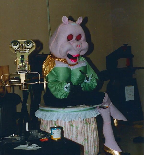 Чак аниматроник. Чаки чиз аниматроник. аниматроники чаки чисс. chuck e cheese animatronics. чаки чиз 1987.