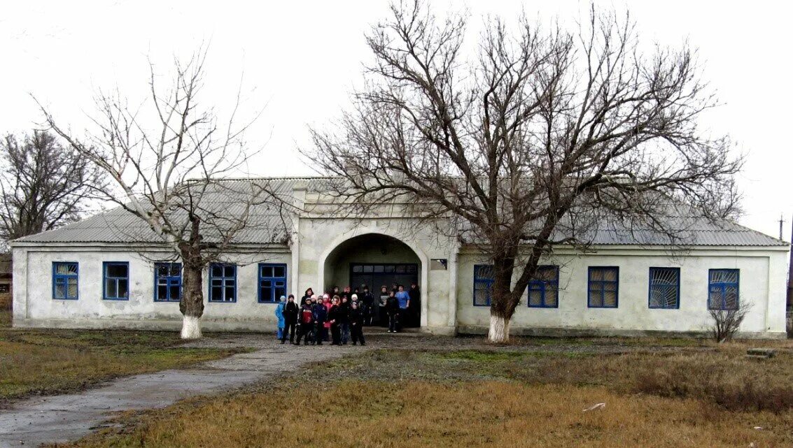 Село приютное парк дружба. Приютное калмыкия. Приютное центральная площадь. Село большое приютное курганская область. Калмыкия село приютное.