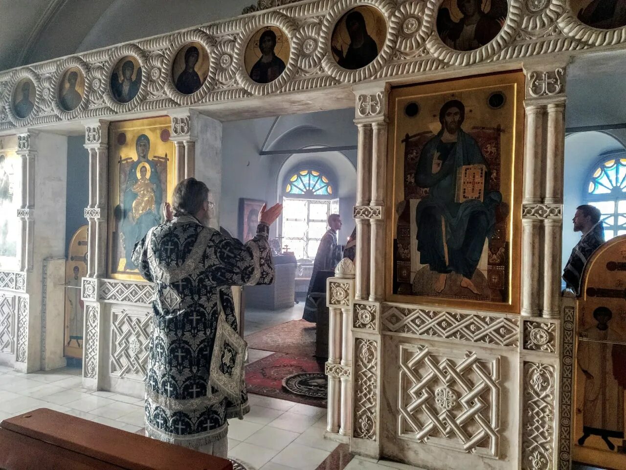 Службы в церкви томск. Томск богоявленский кафедральный 6 января. Литургия томск 2019 ленина. Томск епархия знаменский храм. Богоявленский собор в томске служба 6.