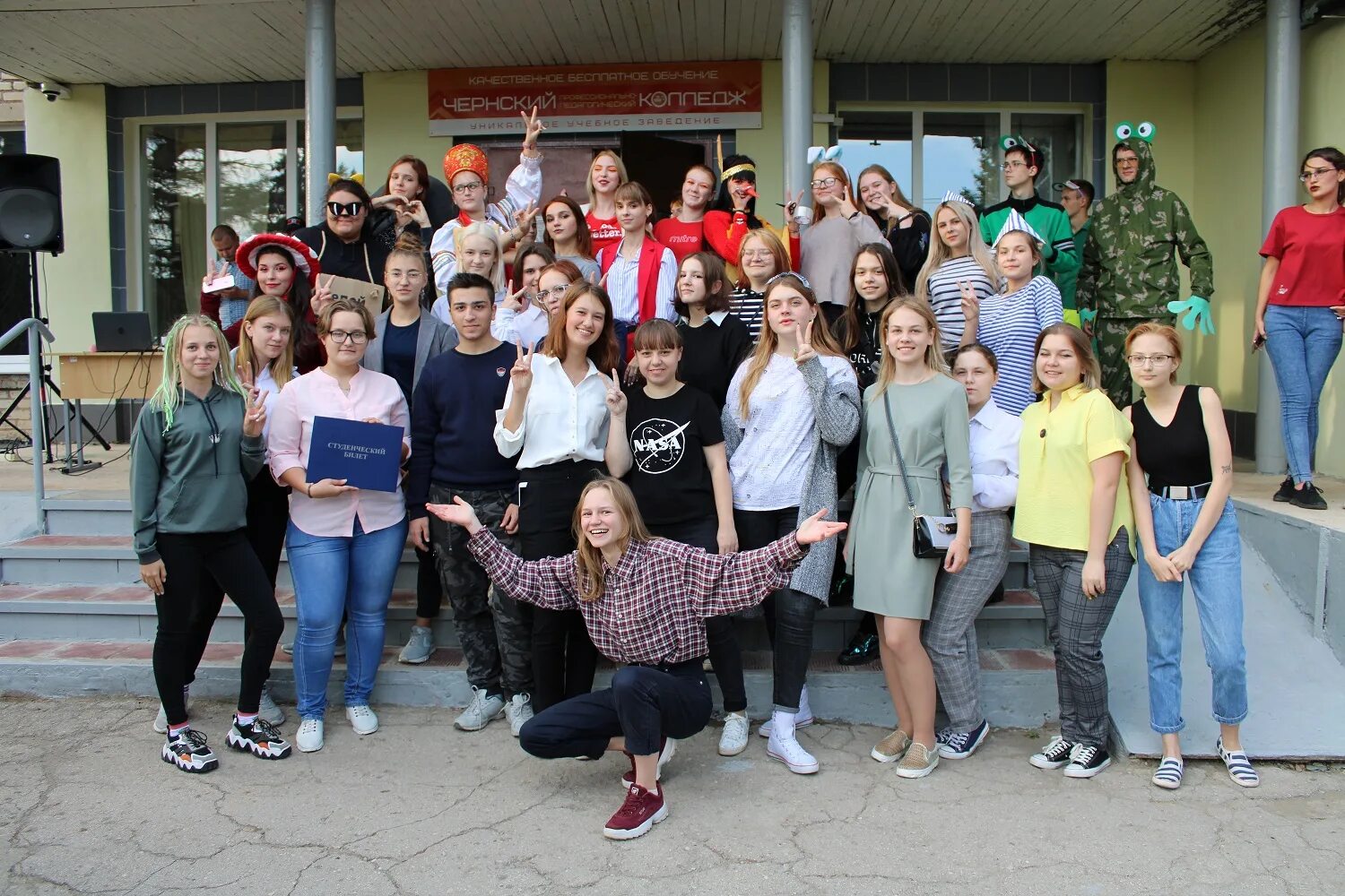 Посвящение в студенты в колледже. Посвящение в студенты техникума. посвящение в первокурсники в колледже. посвящение в студенты в американском колледже. сафу посвящение в первокурсники.