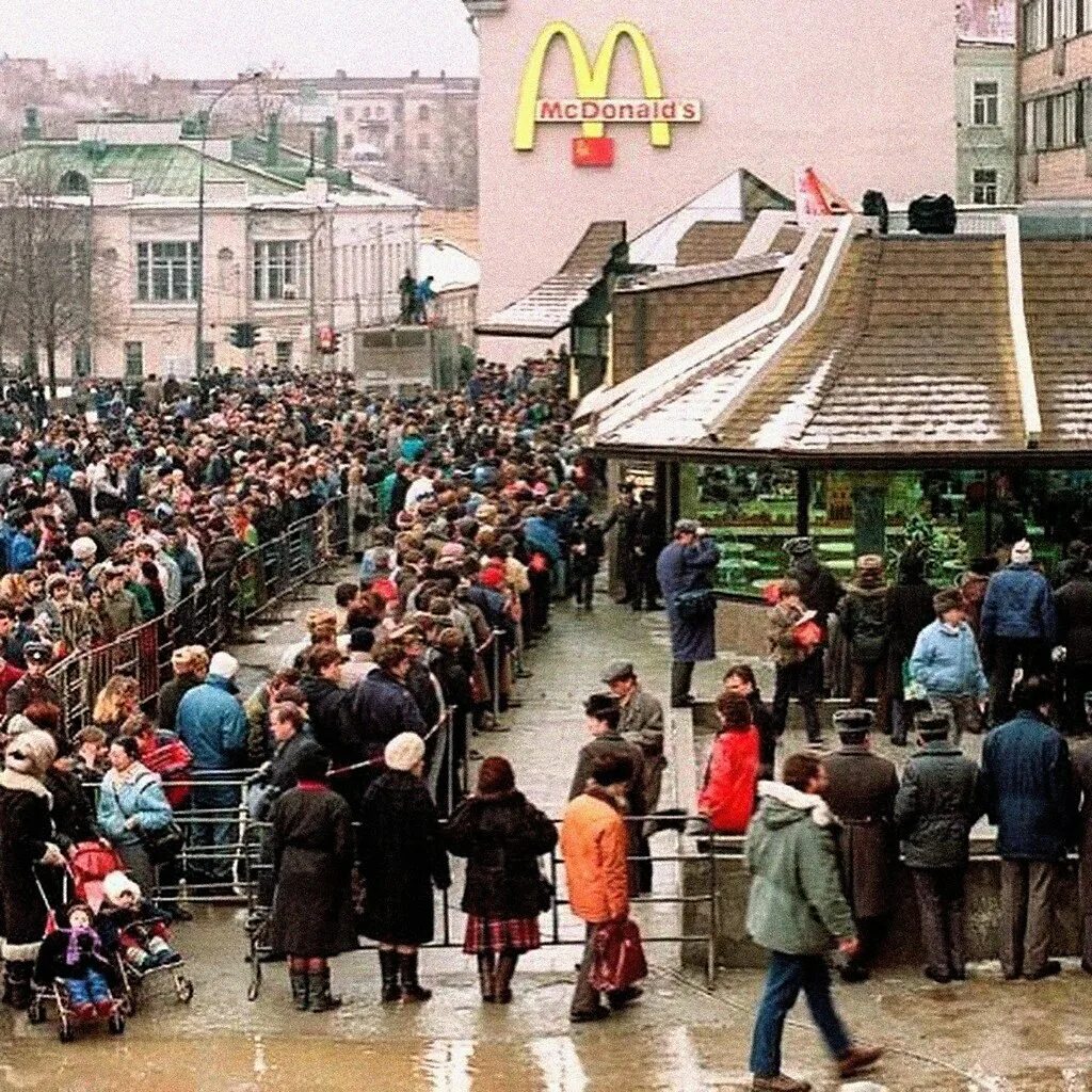 1 очередь. 1 очередь. Жк южане краснодар 3 очередь 2 литер. Архиматика жк республика. Открытие первого макдональдса в москве 1990.