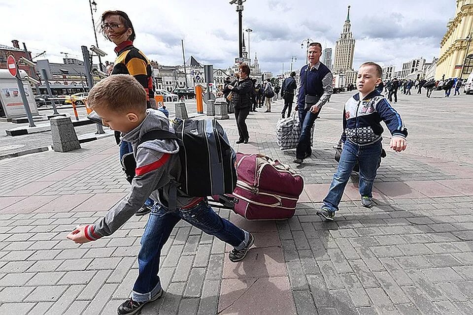 Россияне уезжают с Крыма. Переезд из Украины в Россию. Переселяемся. Переселятся.