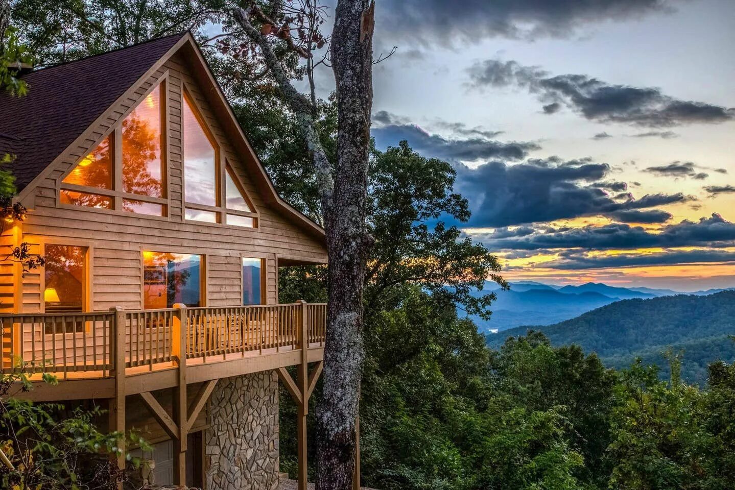 Vacation cabin. Vacation home. mountain cabin. дом 房子. great smoky mountains house.
