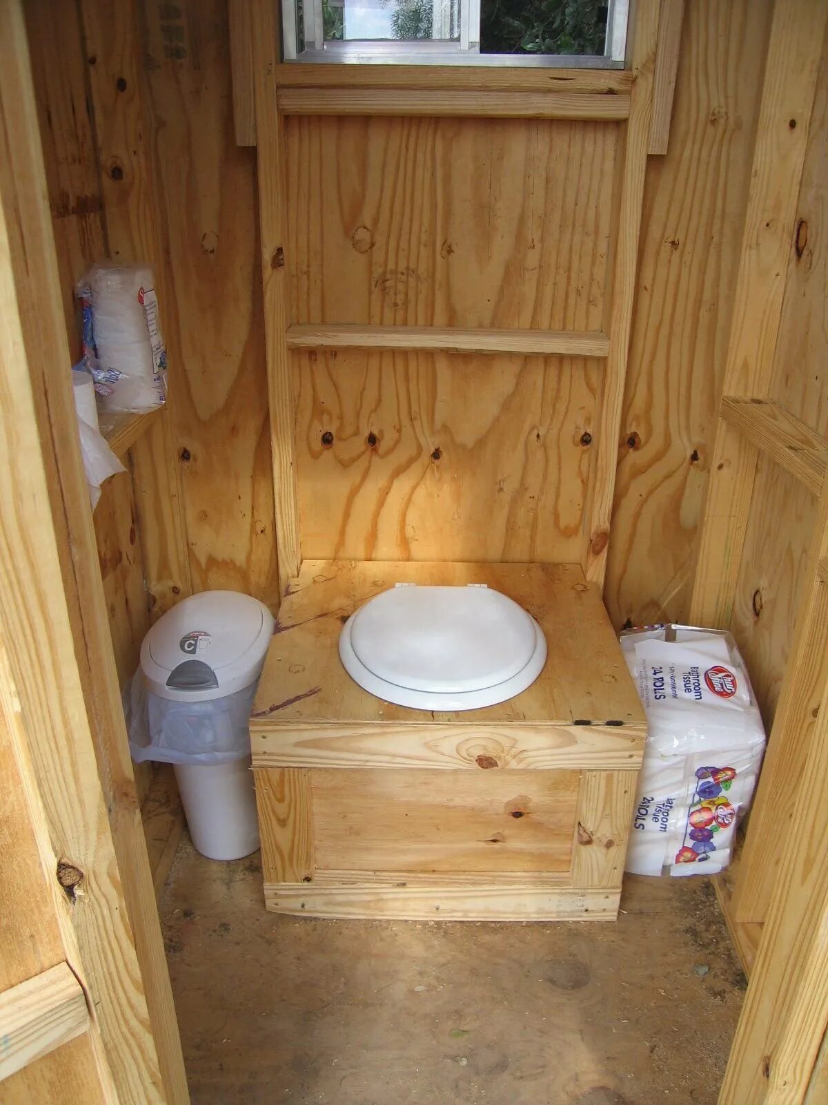 Дачный пудр клозет. Туалет на даче с унитазом. Дачный туалет с умывальником. Унитаз для уличного туалета. Как самой сделать туалет на даче