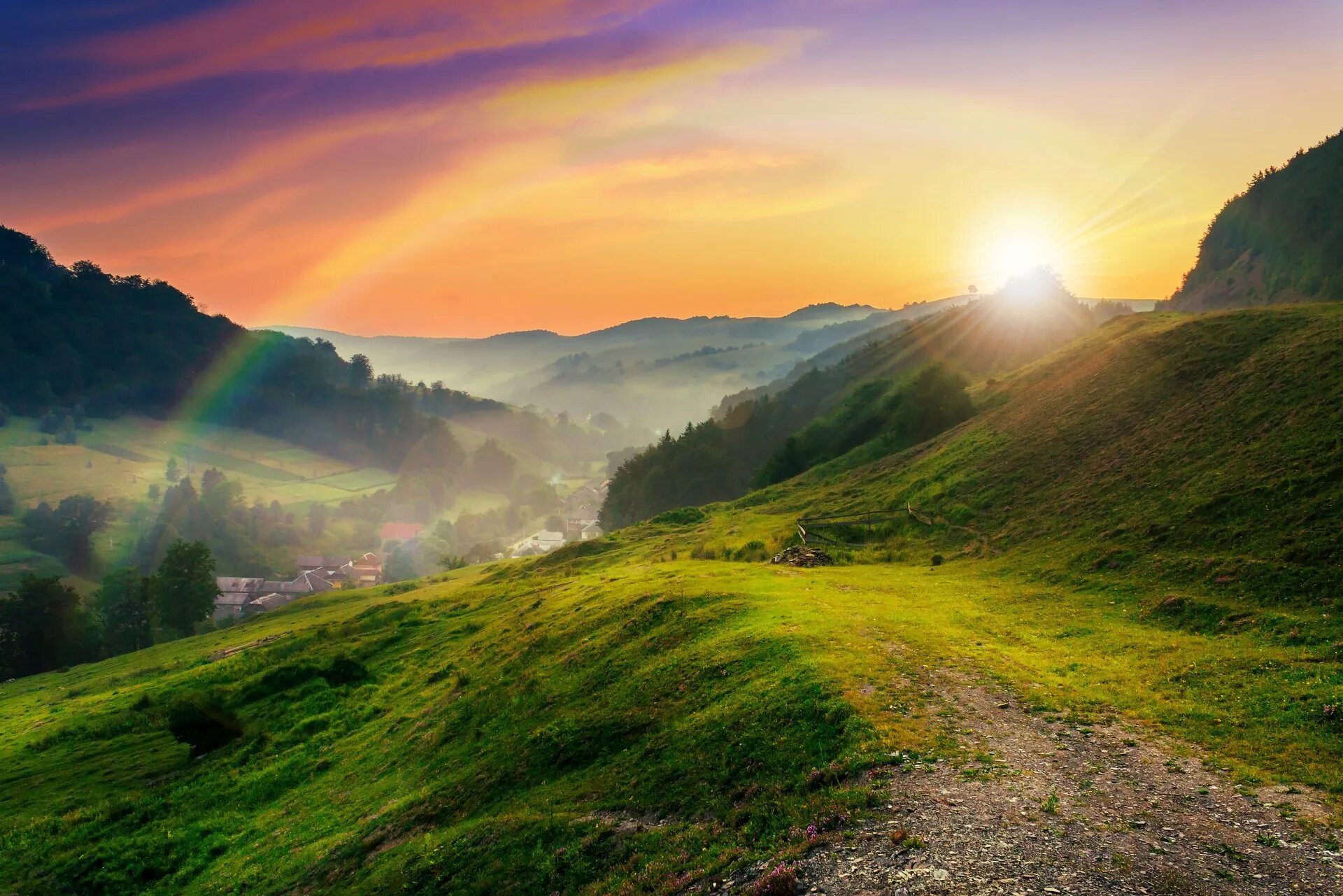 Яркий холм. Green Hills зеленые холмы Ирландии. Зеленые холмы горный Алтай. Пейзаж. Природа солнце.