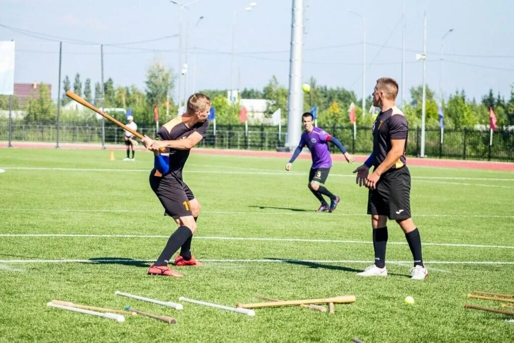 Игра деревенская лапта. Лапта спорт. Мини лапта. Стадион для лапты.