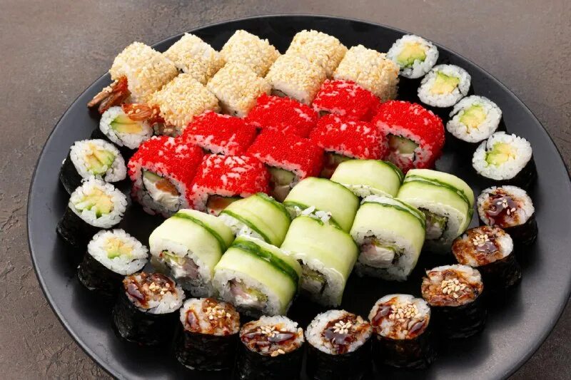 декоративные роллы. суши в моздоке золотой дракон. роллы моздок золотой дракон меню. ролл филадельфия в чёрно-белом кунжуте. ролл черный дракон.