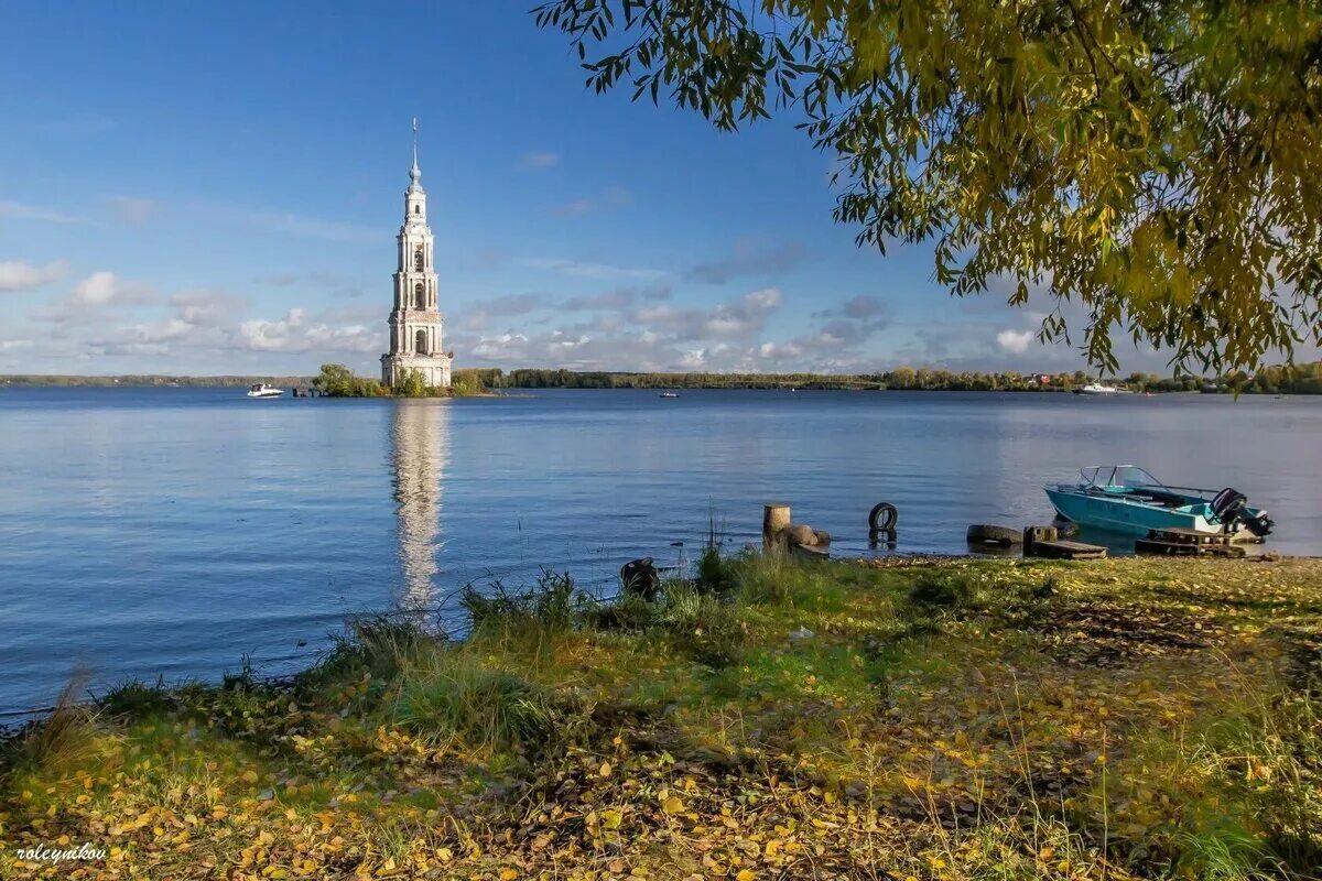 Название городов стоящих на волге. Река Волга Калязин. Калязинская колокольня Калязин. Колокольня на Волге, Калязин, Тверская область. Калязинская колокольня Тверь.