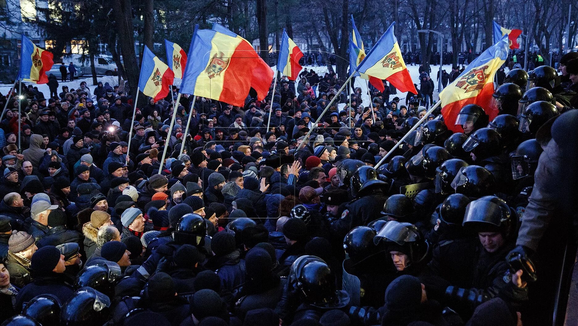 Молдова 2009 революция. Сиреневая революция в Молдавии 2009. Госпереворот 2009 Молдова. Цветная революция Молдавия.