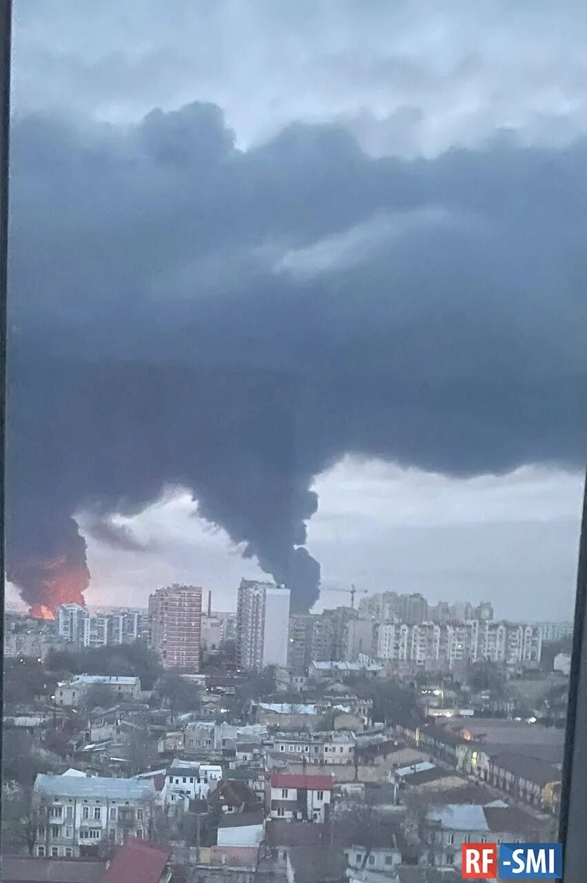 Новости удары по одессе. Обстановка в одессе на сегодняшний день. Новости удары по одессе. Обстрел одесского порта. Крылатая ракета попала в жилой дом в одессе.