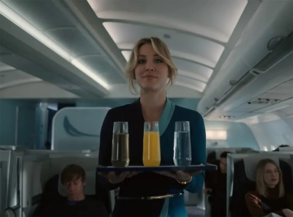 Lufthansa airlines стюардессы. The flight attendant. The flight attendant. Кейли куоко бортпроводница. Стюардессы авиакомпании люфтганза.