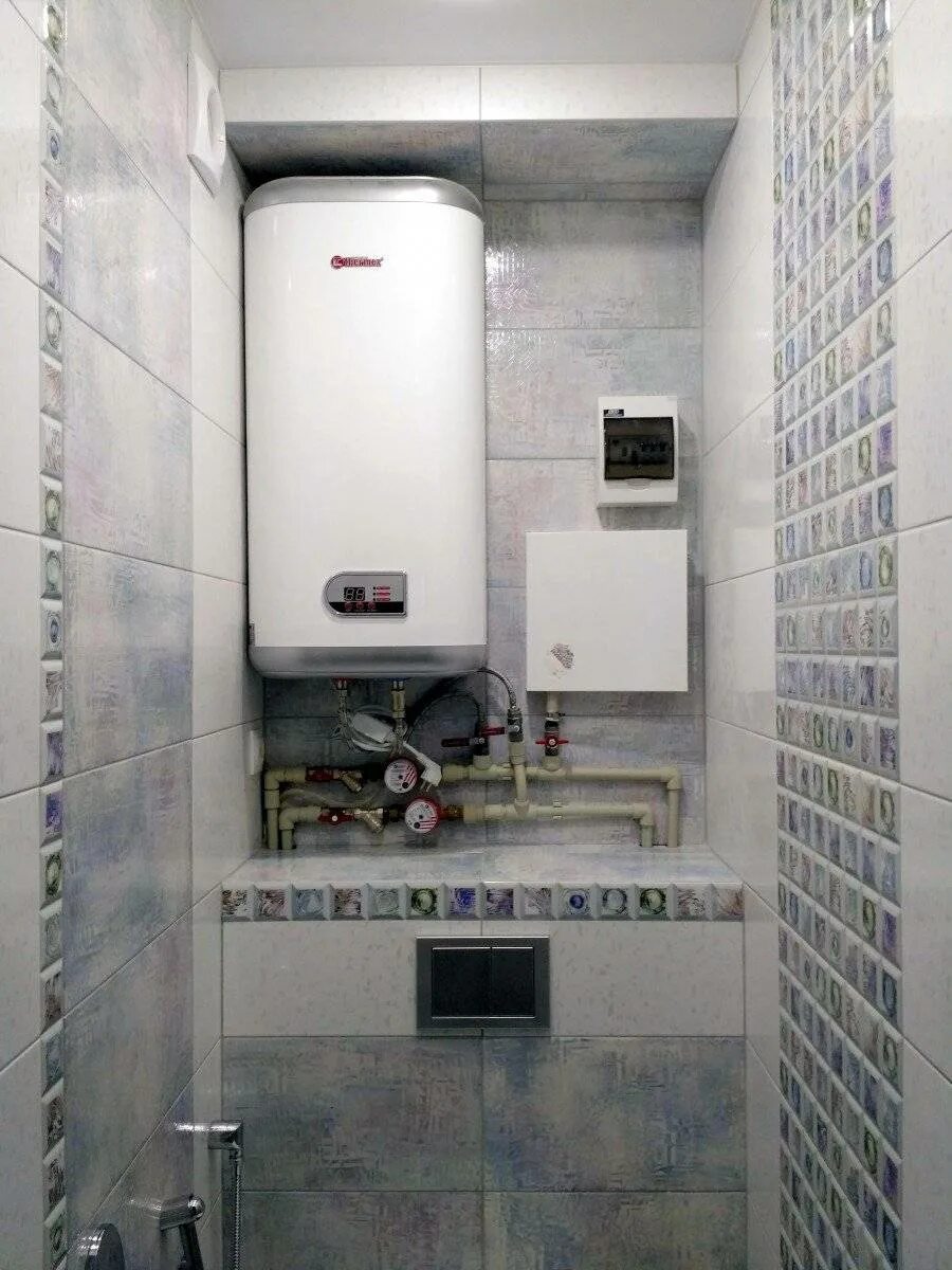 Настенный газовый котел в ванной