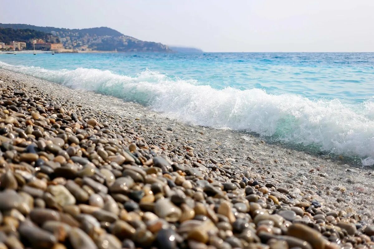 Ютуб черное море. Галечный пляж Сочи. Галечный пляж Адлер. Черное море Сочи. Сочи Адлер пляж.