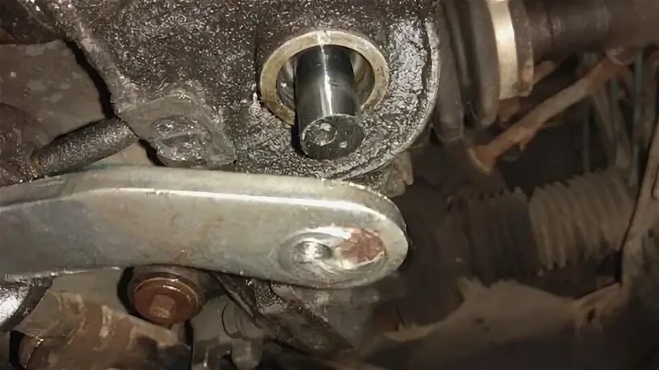 Сальник штока кпп рено симбол 1. Renault symbol 1. Замена сальника выбора передач рено. Замена сальника выбора передач рено. Сальник штока кпп рено симбол 1.