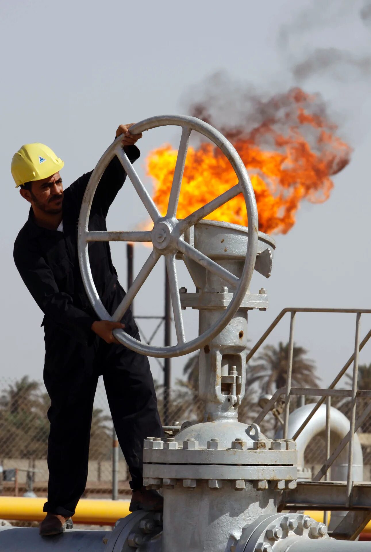 Нефть возобновляемая или нет. Природный газ. добыча нефти. добыча газа. нефть и газ.