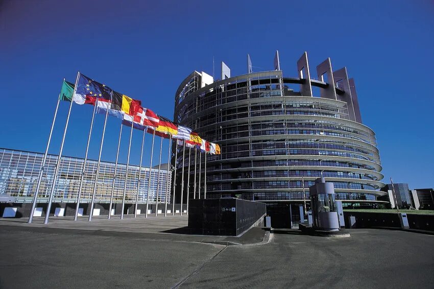 Здание Европарламента в Брюсселе. Здание Европарламента в Страсбурге. Страсбург 2006 Европарламент. Здание ООН В Брюсселе.