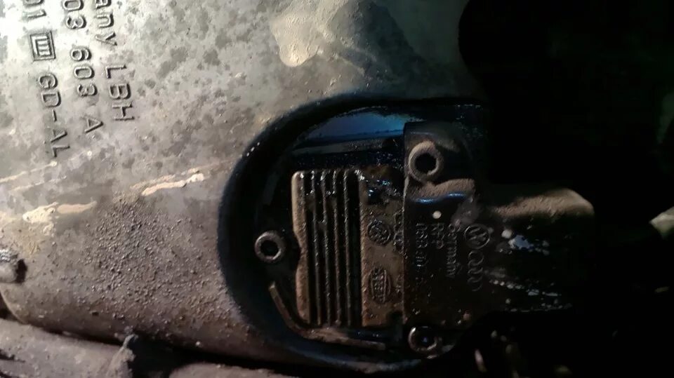 Датчик уровня масла пассат б5. Датчик уровня масла audi a4 2001. датчик уровня масла ауди а4 б8. датчик уровня масла ауди а4 б7. датчик уровня. масла ауди а6 1.8 турбо.