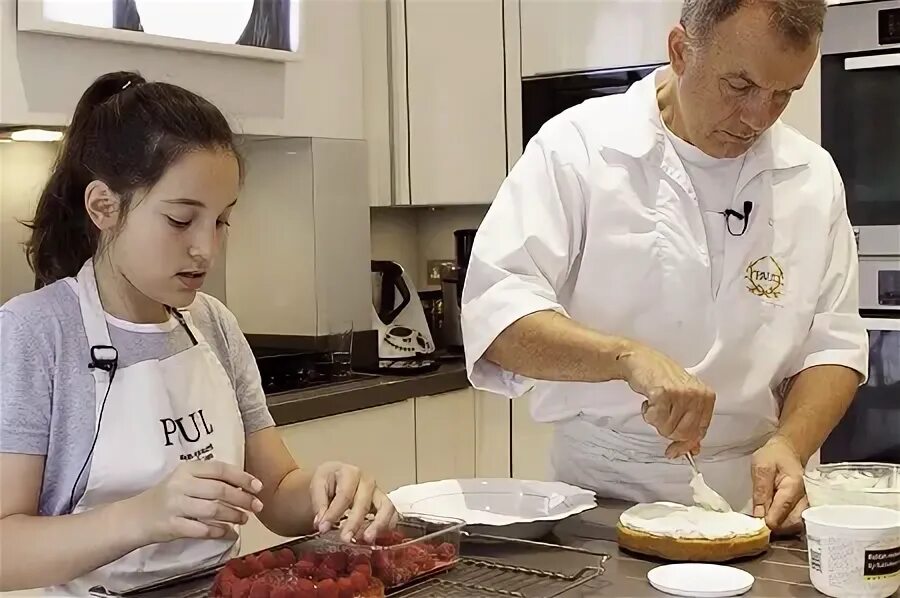 Rich cook. Rich cook. Повар на кухне. Richard cook. Rick cook.