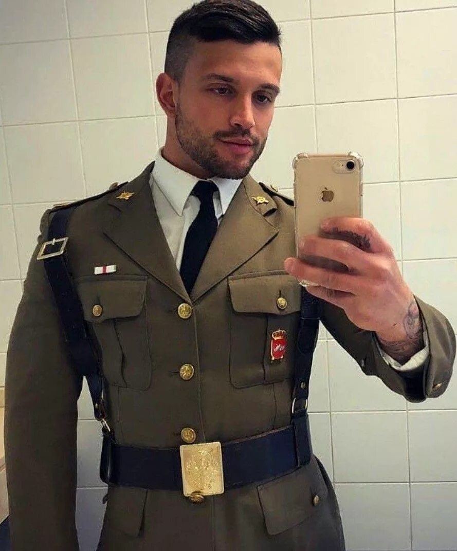 Парни униформе