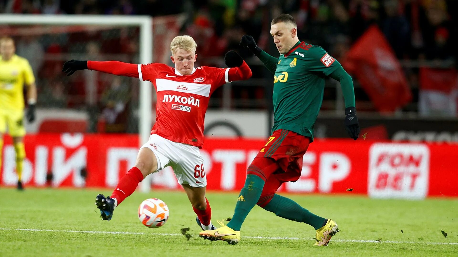 Дзюба почему не играет сегодня за локомотив. Дзюба локомотив. дзюба и кержаков. форма локомотива.