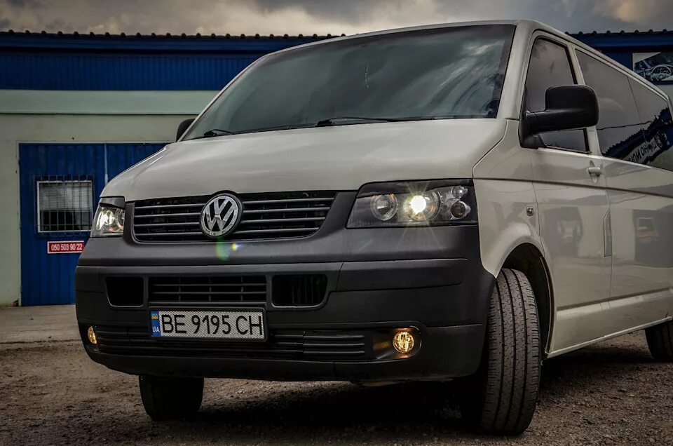 Фольксваген каравелла 2005 год. Фольксваген транспортер т5 дизель. Фольксваген т5 серый. Фольксваген транспортер т5 дизель. Фольксваген каравелла 2011.