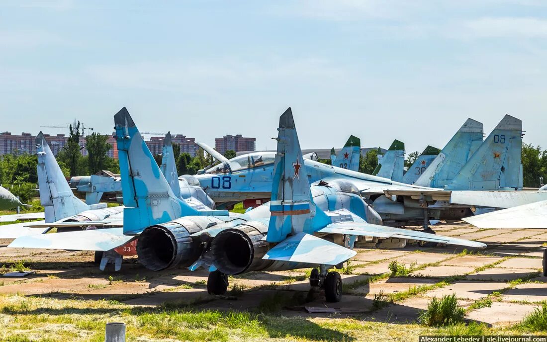 308 авиационный ремонтный завод иваново. Авиаремонтный завод краснодар. Заброшенные су-27. 275 авиационный ремонтный завод. 514 авиационный ремонтный завод ржев.