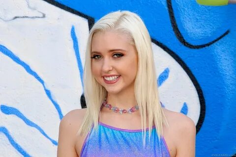 Chloe Cherry - Anal Booty Cuties Picture (4) .