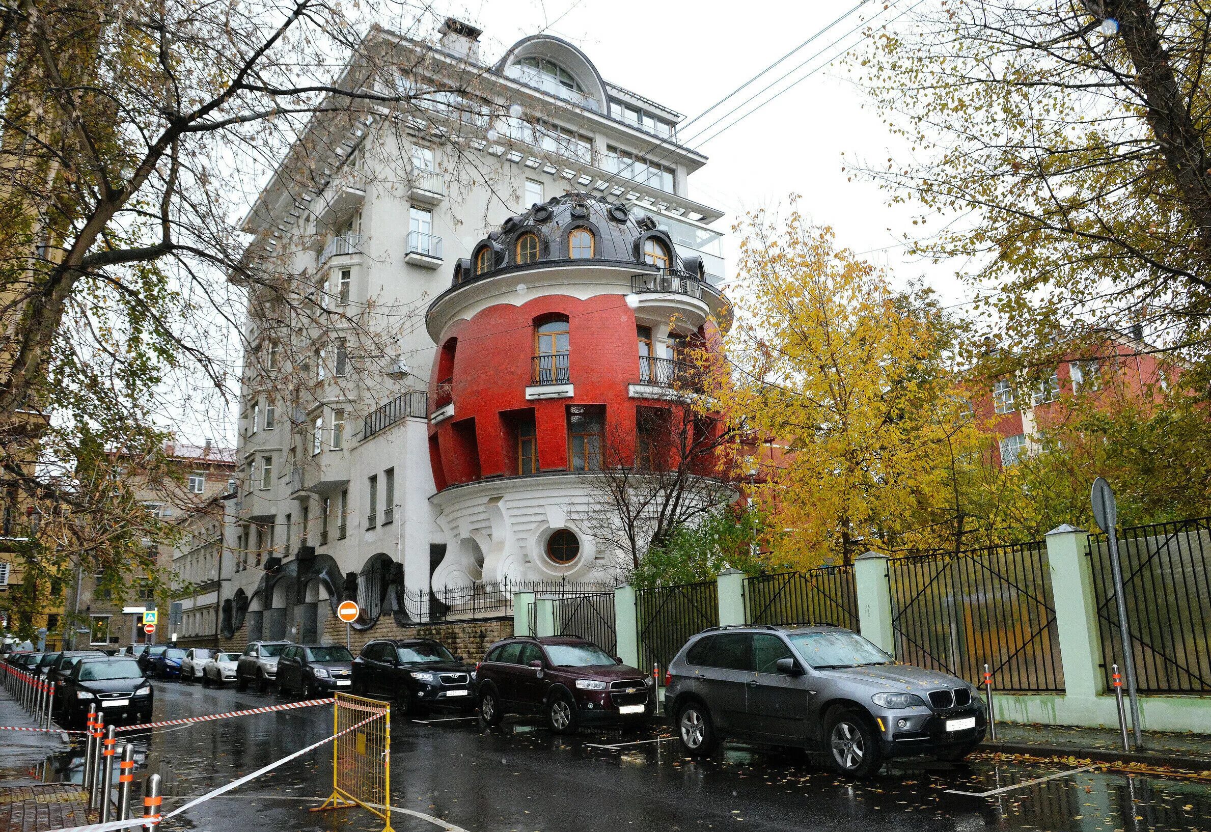 Живые дома москва. Дом-яйцо на улице Машкова. Ул Машкова дом яйцо. Дом-яйцо (ул. Машкова, Москва). Дом-яйцо на улице Машкова внутри.