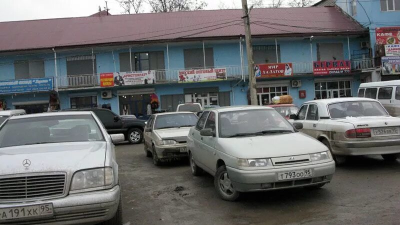 Дагестан г хасавюрт. Терек хасавюрт. Хасавюрт зеленый рынок. Базар терек в хасавюрте. Рынок терек хасавюрт.