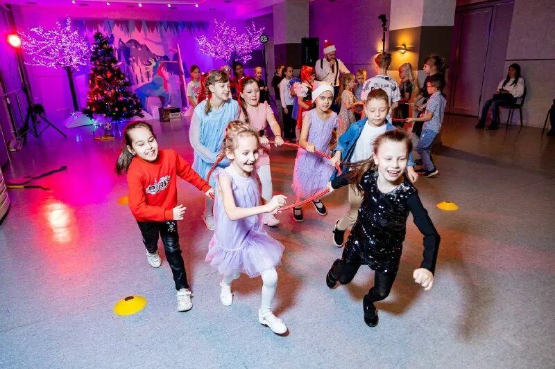 Студия бального танца кристалл. Сабуров холл воронеж новый год для детей. Щелкунчик первоуральск танцы. Танцы первоуральск. Кристалл танцевальная студия первоуральск.