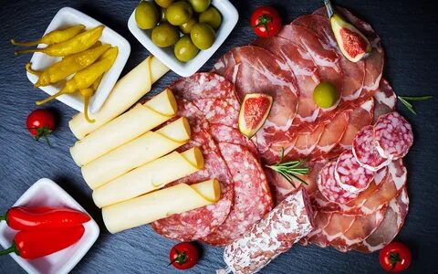 Нарезка мяса колбасы