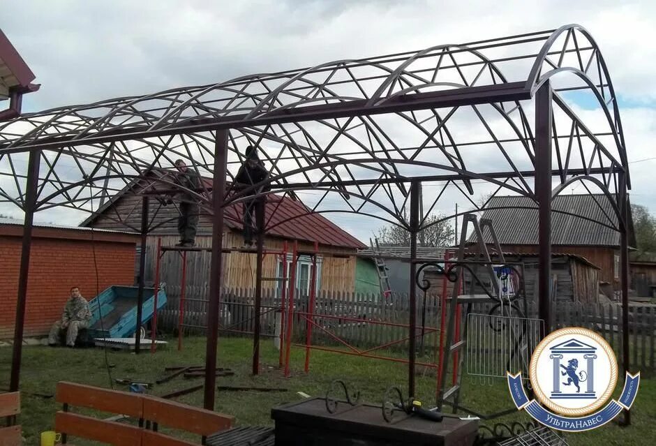 Металлический навес из профильной трубы. Навес ферма 40=20. металлоконструкции навесы. навес из металлоконструкций. навес из профильной трубы.