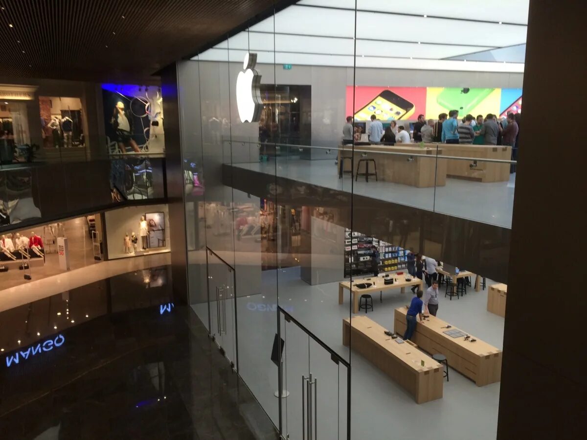 Apple turkey. Apple Store Istanbul. Apple Store в Стамбуле. Apple Zorlu Center. Зорлу центр Стамбул магазины.